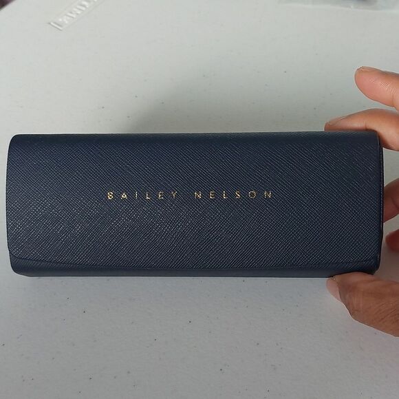 Bailey Nelson Dark Blue Textured Sunglasses Case Magnetic Closure - Picture 1 of 10